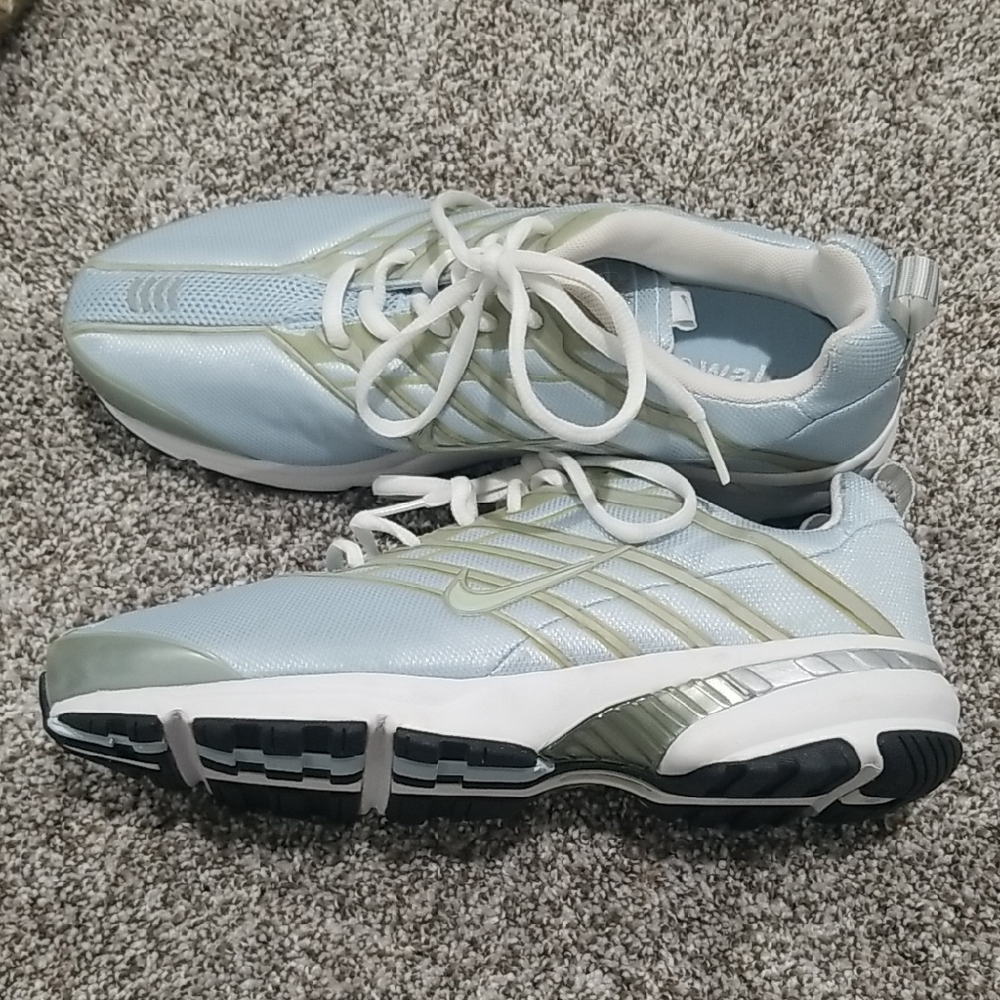 Nike Women's Light Blue and Gray Athletic Shoes